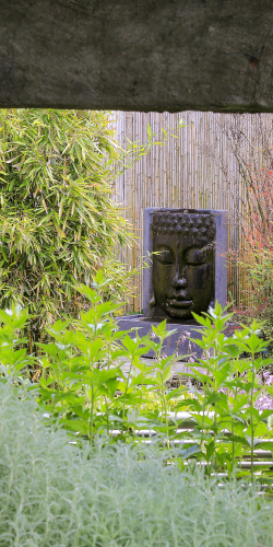 Boeddha in tuin